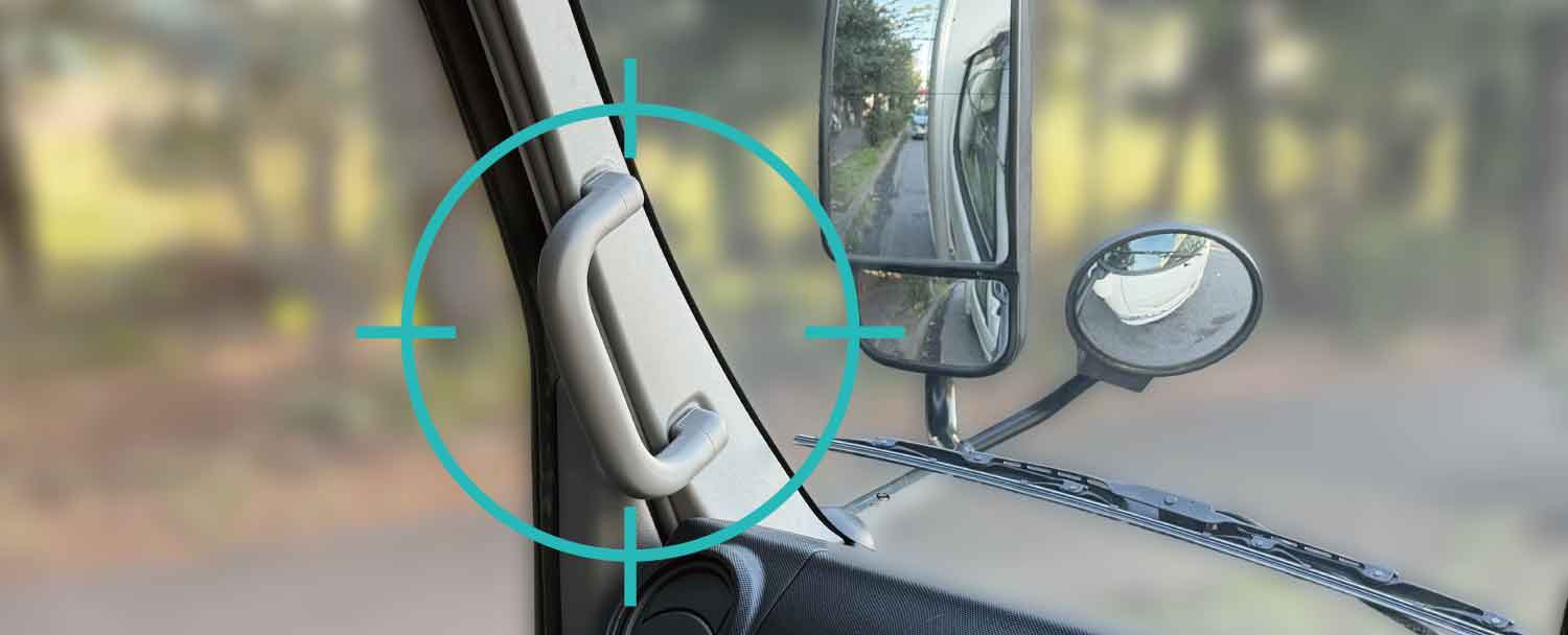 ハイエースの内装でモニターの取付け位置を表した画像